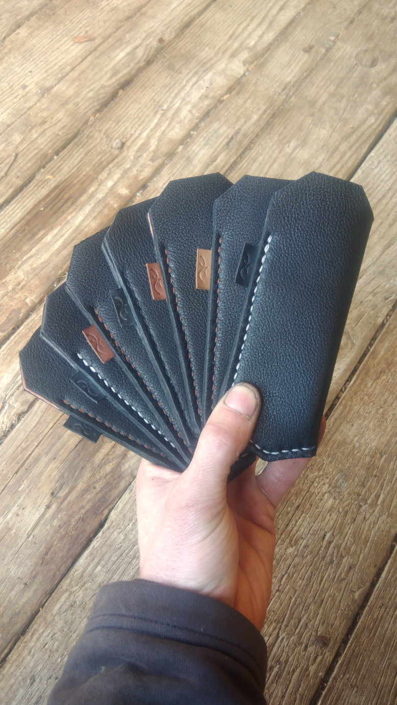 Étuis en cuir doublé, faits main
