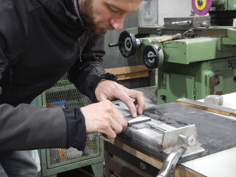 Artisanat unique de coutellerie intégralement fait main