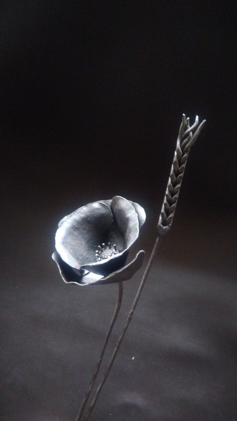 Sculpture en fer forgé, coquelicot et épi de blé