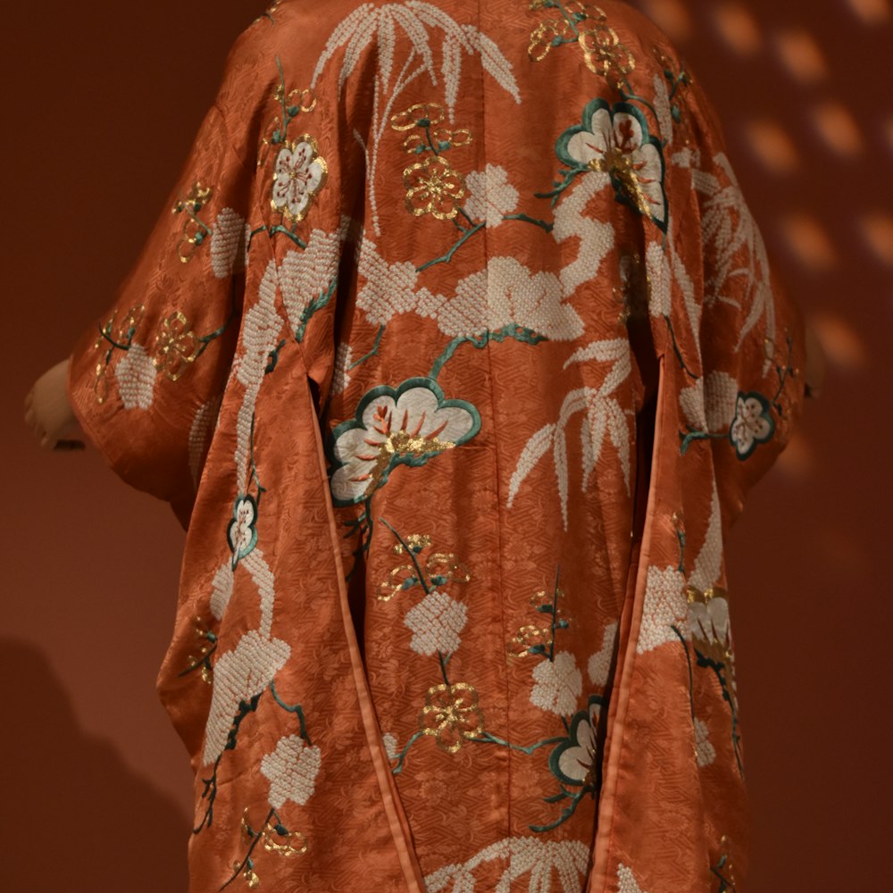 Kimono soie orange brodé